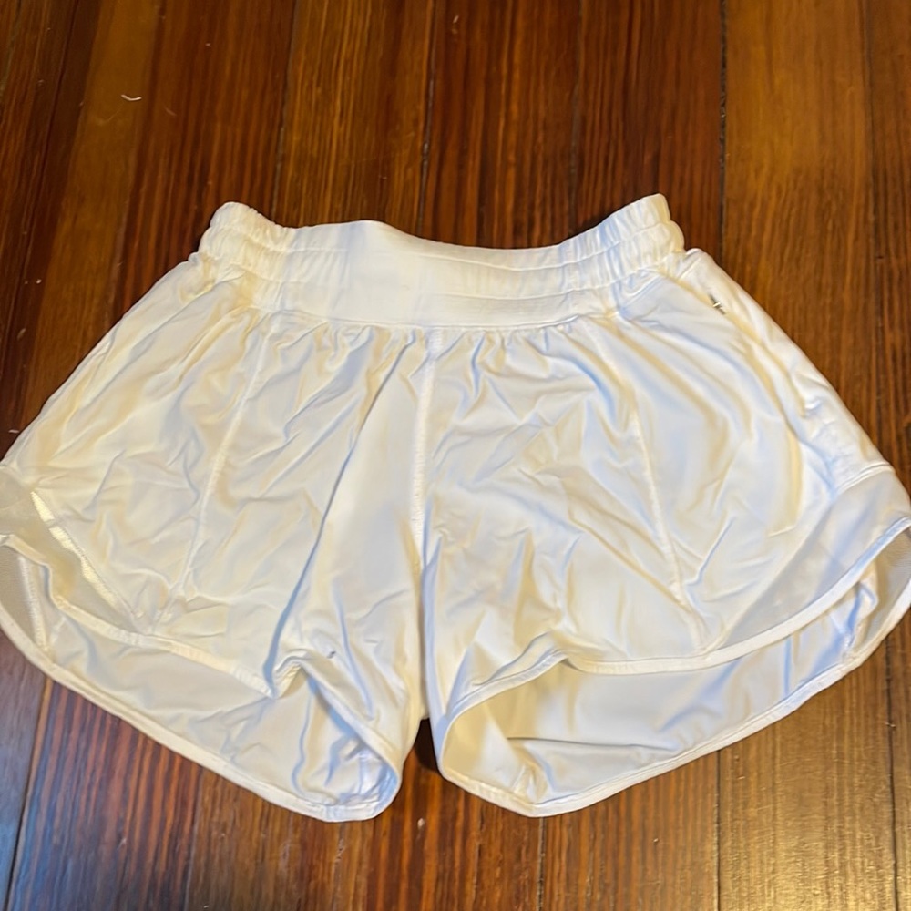 White Lululemon Hottie Hot shorts 4”